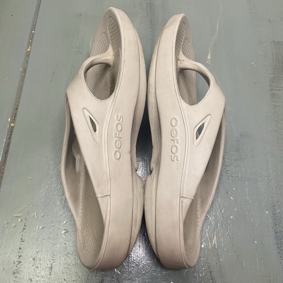 OOFOS OOlala Womens Sz 6 Recovery Flip Flop Thong Tan Beige Sandals EU 37 - Picture 6 of 10
